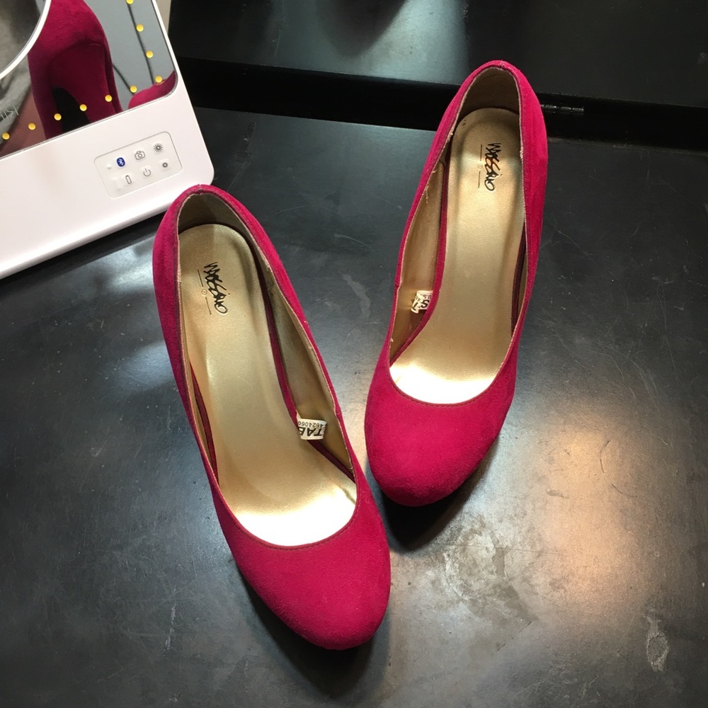 Pink pumps
